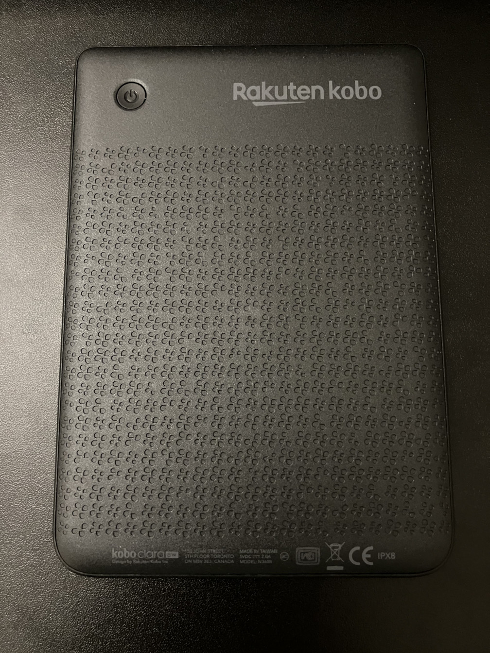 Back of Kobo Clara BW